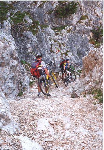 Abstieg ins Val di S. Cassiano Abstieg ins Val di S. Cassiano
