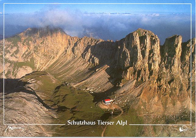 Tierser Alpl Hütte vor der Roterd Spitze und den Roßzähnen Tierser Alpl Hütte vor der Roterd Spitze und den Roßzähnen