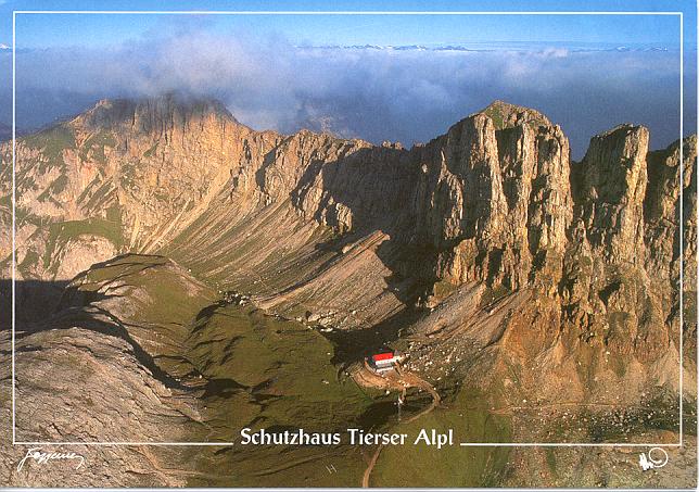 Tierser Alpl Hütte vor der Roterd Spitze und den Roßzähnen