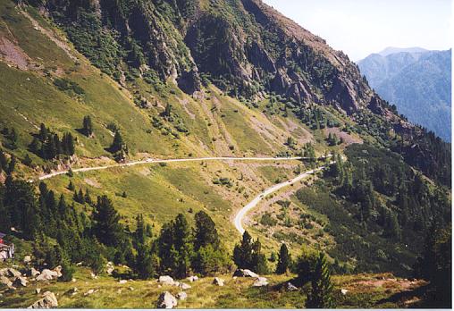 Abfahrt vom Passo Manghen Abfahrt vom Passo Manghen