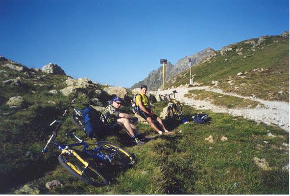 Pause am Schlappiner Joch (2202 m) Pause am Schlappiner Joch (2202 m)