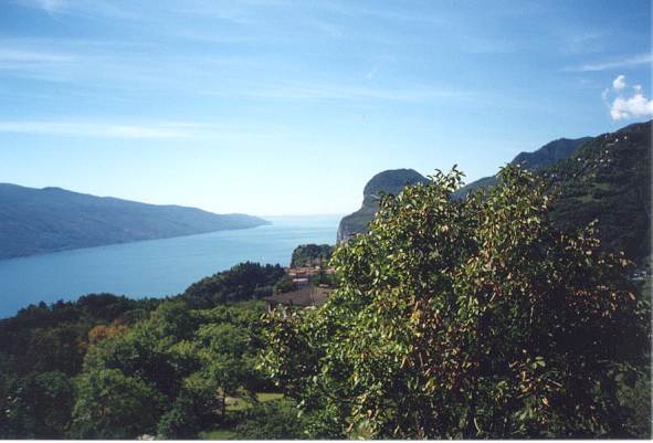 Auffahrt nach Vesio (657 m) Auffahrt nach Vesio (657 m)