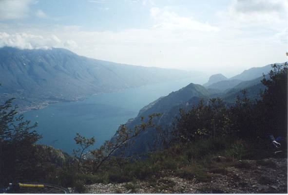 kurz vor dem Passo Rochetta; links am See Malcesine kurz vor dem Passo Rochetta; links am See Malcesine