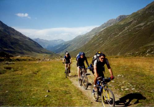 Weiterfahrt zum Scalettapass (2606 m) Weiterfahrt zum Scalettapass (2606 m)