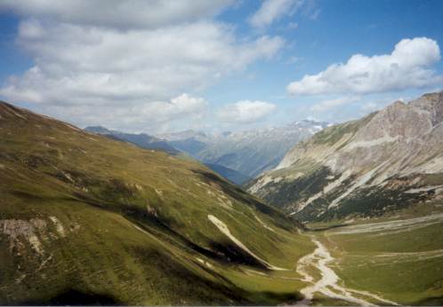Blick zurück beim Aufstieg zum Pass Chachauna (2694 m) Blick zurück beim Aufstieg zum Pass Chachauna (2694 m)