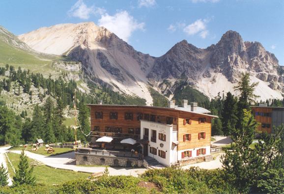 Rifugio Fanes (2060 m)