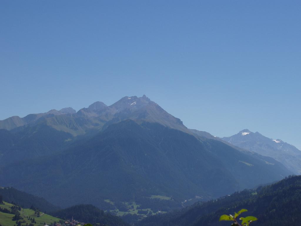 Blick auf den Piz Ela (3339m) Blick auf den Piz Ela (3339m)