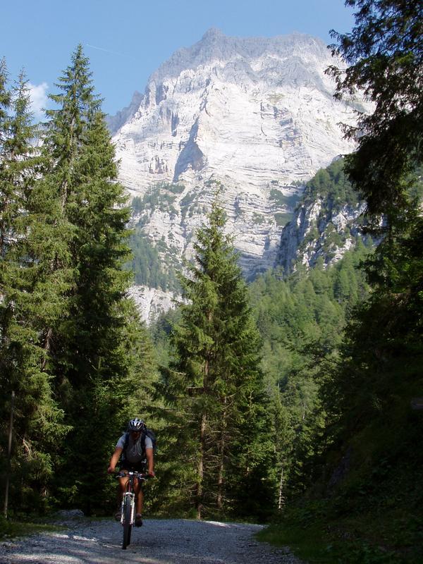 Auffahrt zum Lago di Val d'Agola