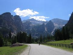 Am Alpengasthof Brückele mit Blick auf Kleine Gaisl und Rote Wand