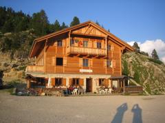 Die Dürrensteinhütte in der Abendsonne