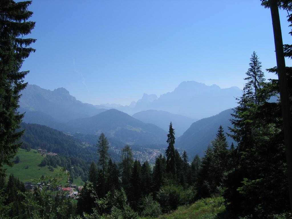 Blick zurück auf Falcade und Civetta Blick zurück auf Falcade und Civetta