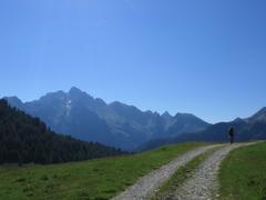 Kurz vor dem Passo Cinque Croci mit Cima d'Asta (2847 m) 