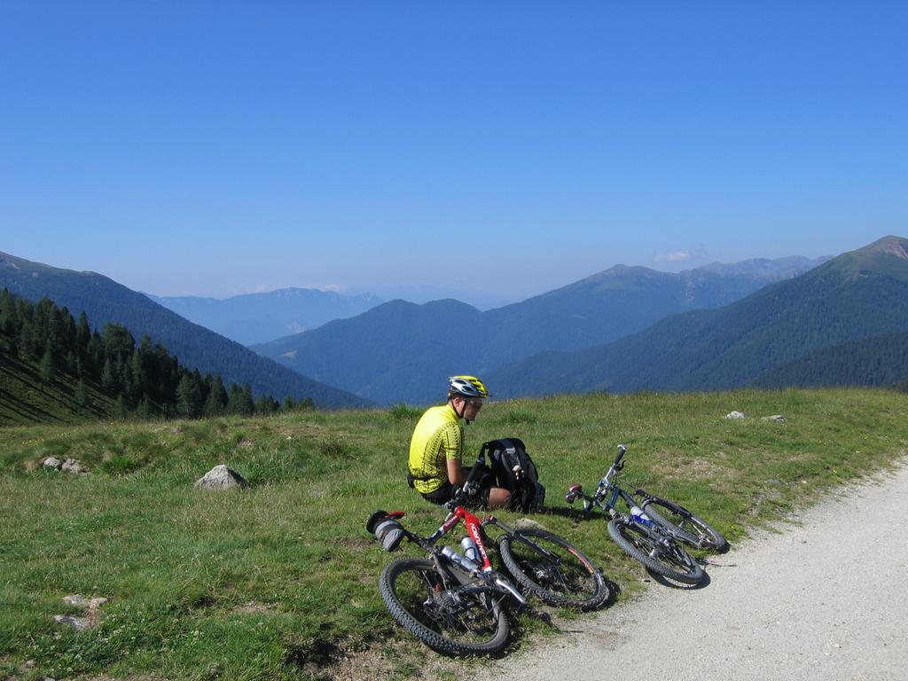Passo Cinque Croci (1116m) Passo Cinque Croci (1116m)