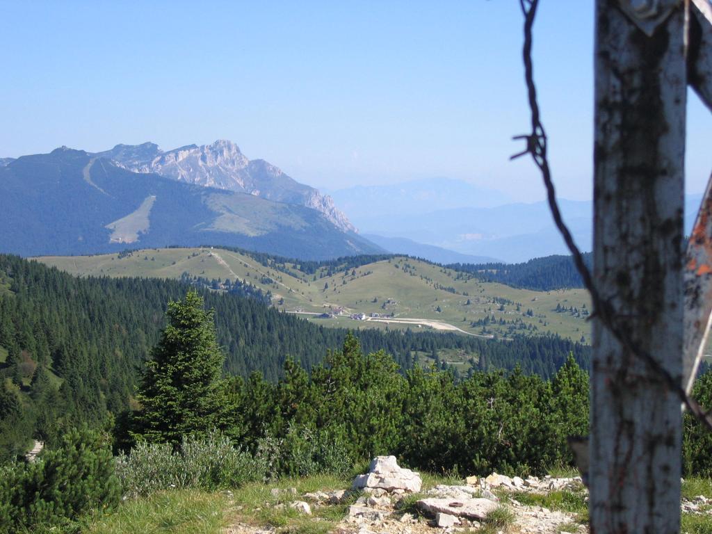 Blick vom Monte Maggio zum Passo Coe Blick vom Monte Maggio zum Passo Coe