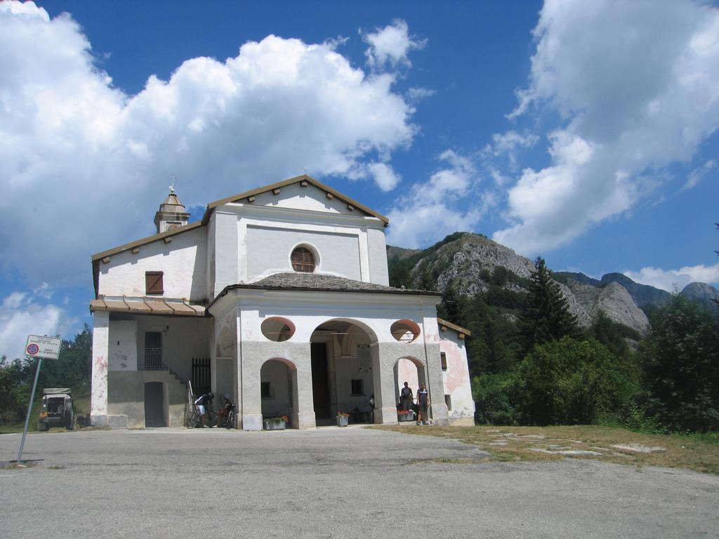 Madonna del Colletto (1305m) Madonna del Colletto (1305m)