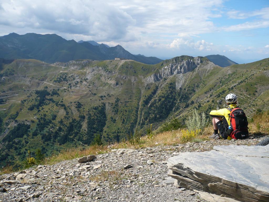 Blick zurück zum Fort Central und Colle di Tenda