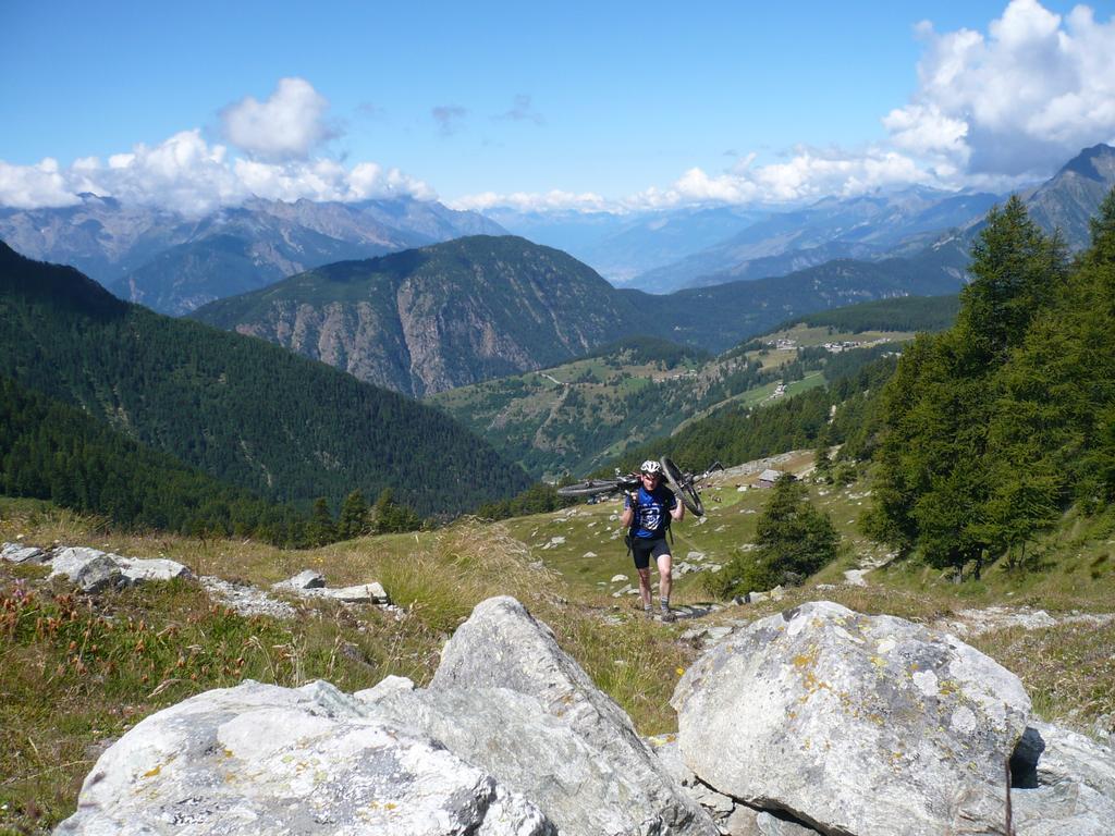 Tragepassage zum Col Ranzola (2170m) Tragepassage zum Col Ranzola (2170m)