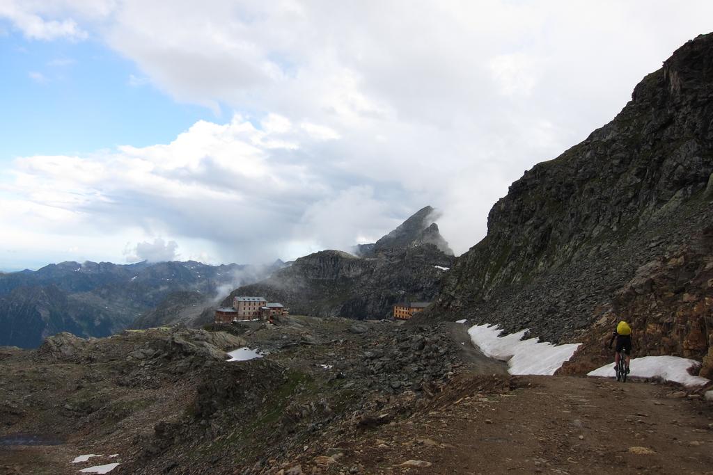 Anfahrt zur Rif. Guglielmina (2880m) Anfahrt zur Rif. Guglielmina (2880m)