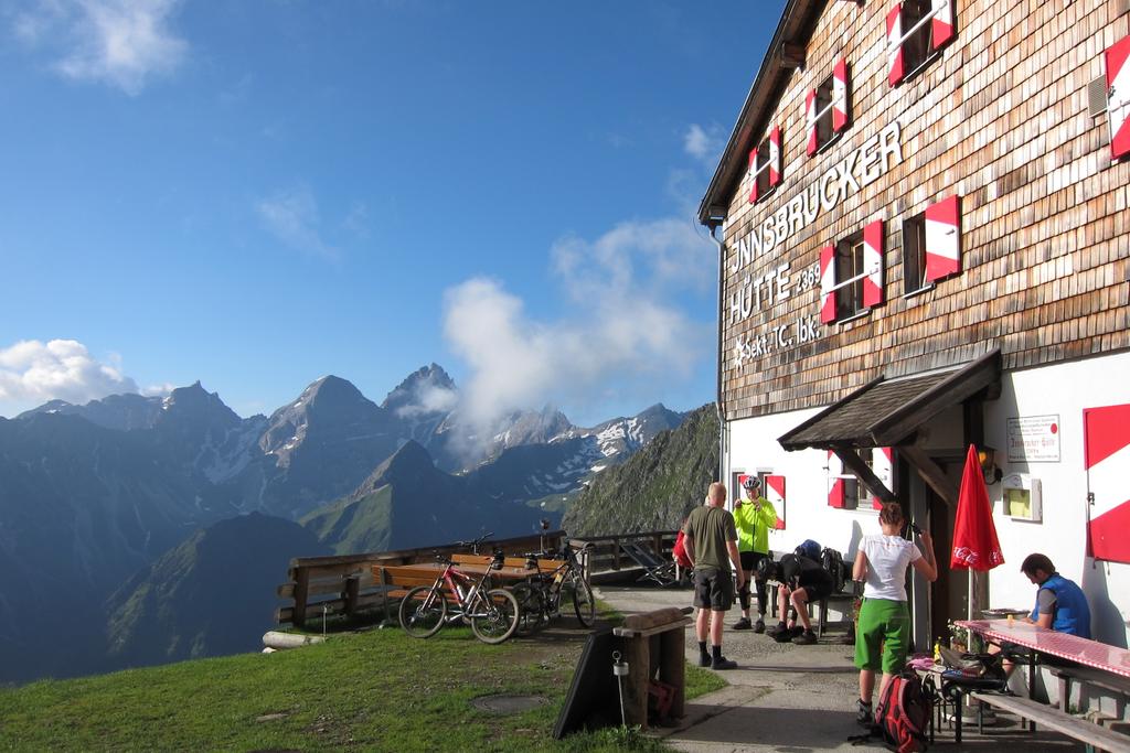 Innsbrucker Hütte mit Tribulaunen