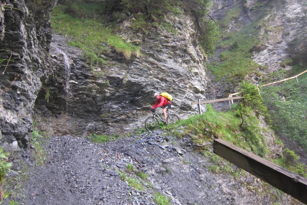 Abfahrt ins Safiental (1) Abfahrt ins Safiental (1)