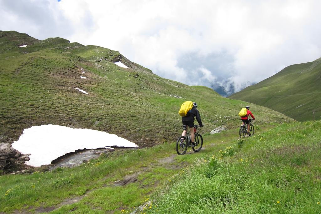 Abfahrt Tomülspass (1) Abfahrt Tomülspass (1)
