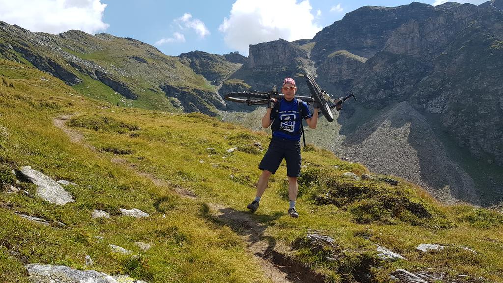 Fast oben, Hagener Hütte (2448m) im Blick Fast oben, Hagener Hütte (2448m) im Blick