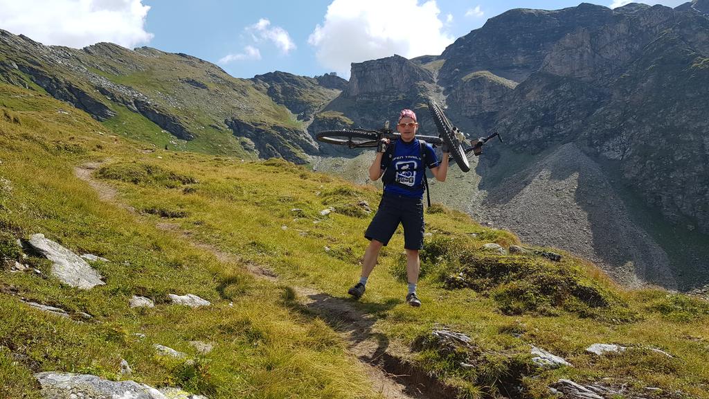 Fast oben, Hagener Hütte (2448m) im Blick