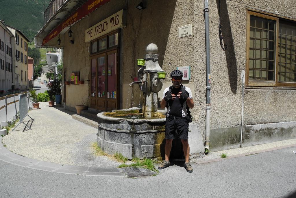 Erster Brunnen in St-André-les-Alpes