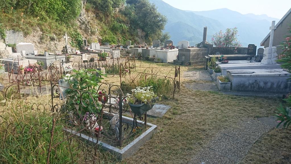 Sigale, Friedhof