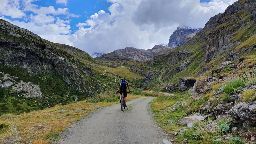 Auffahrt zur Rifugio Benevolo (2280m)