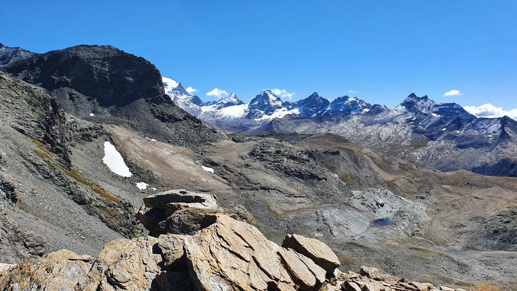 Grand Paradiso lugt um die Ecke