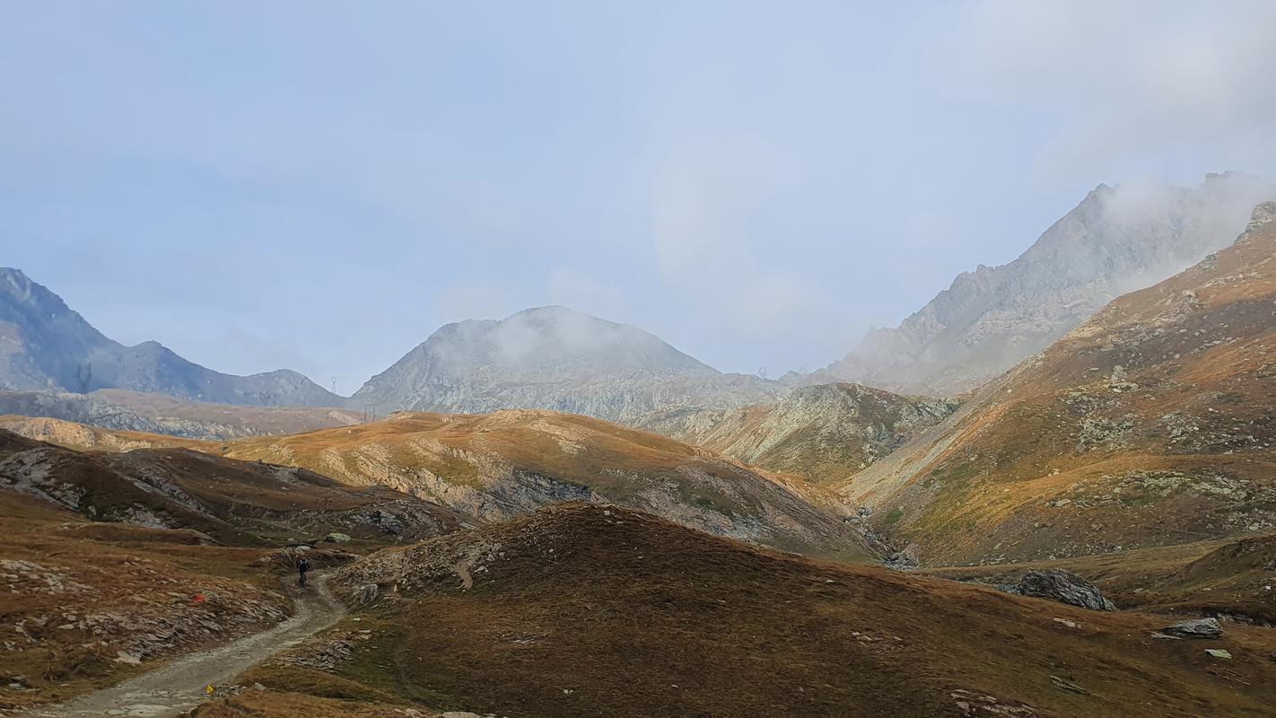 Links Fenêtre de Camporcher (2826m), rechts Col Pontonnet (2898m)