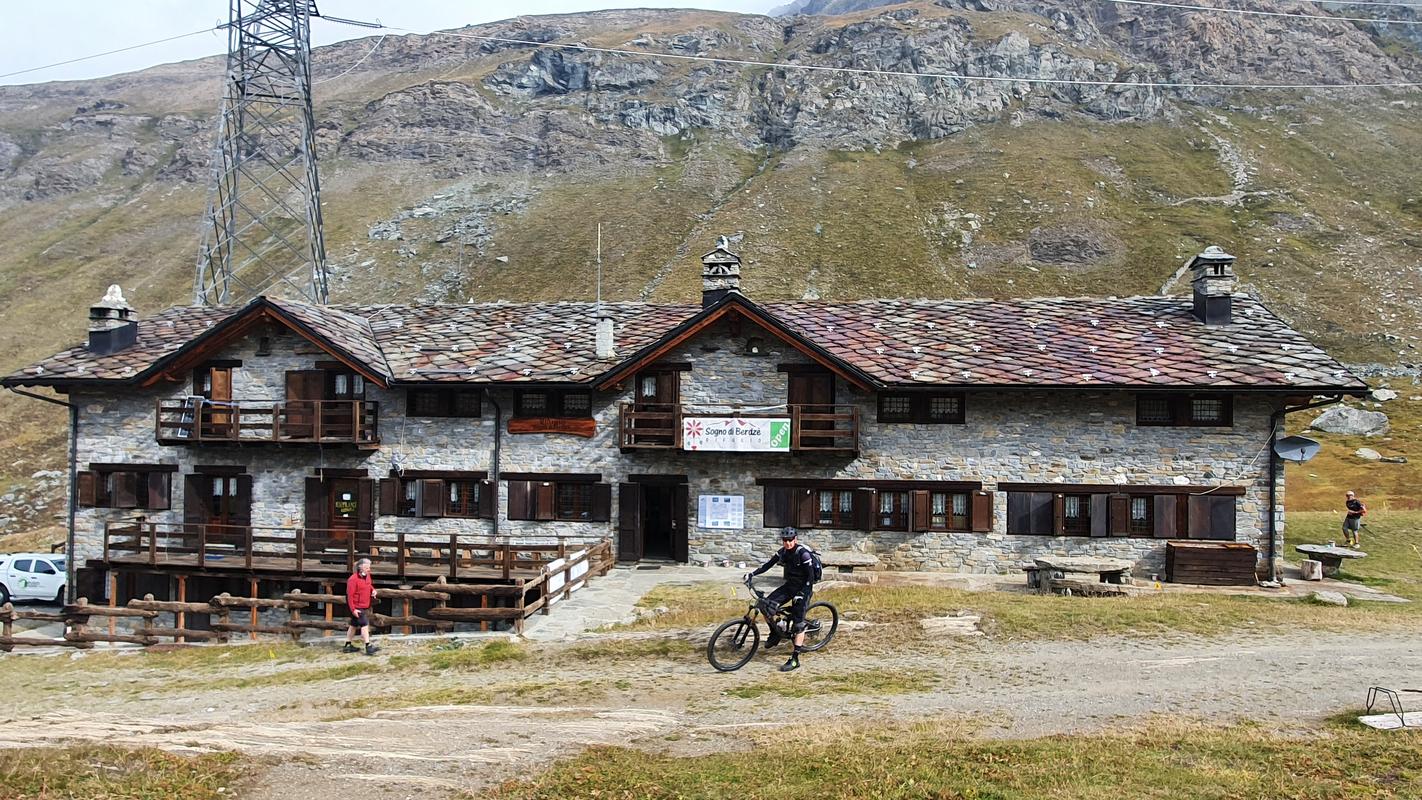 Rifugio Sogno di Berdzé (2525m)