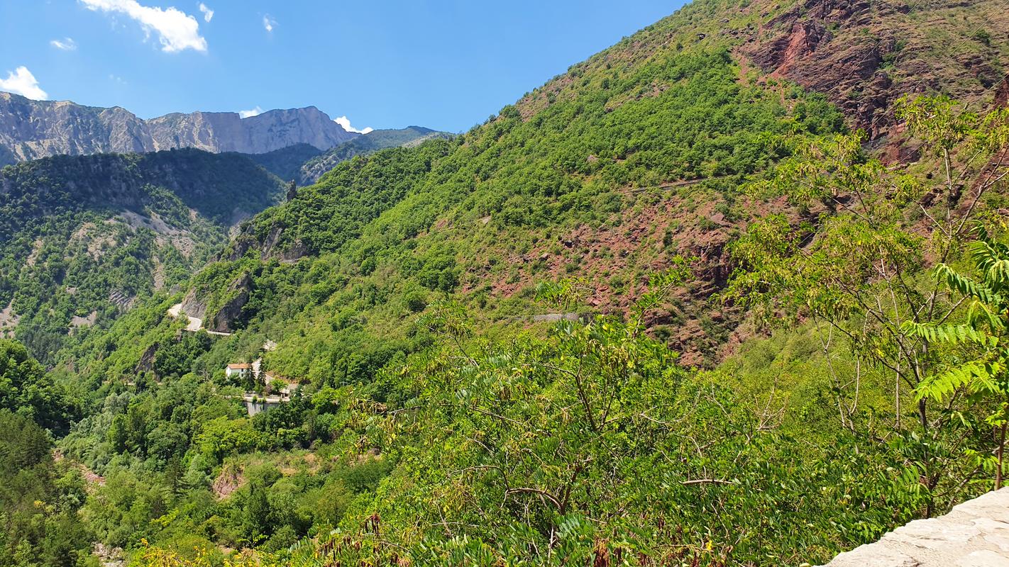 Blick zurück zur rettenden Villa (570m)