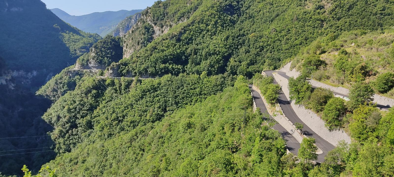 Mal wieder: Straßenbaukunst