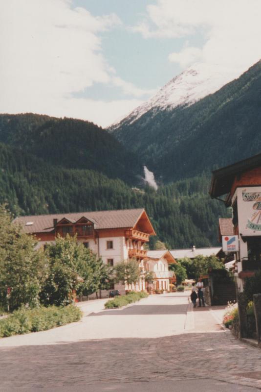 Blick von Krimml (1076&nbsp;m) auf die Wasserf&auml;lle.