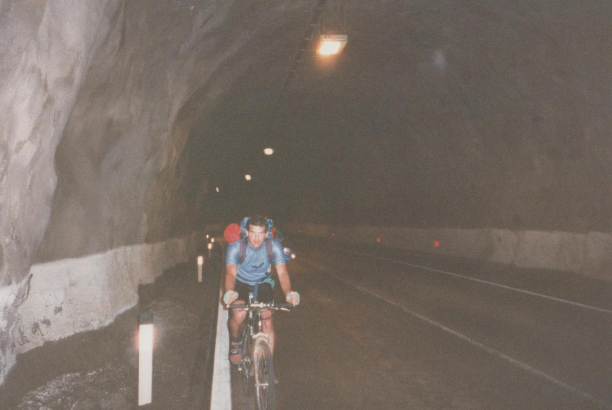 Ein kleiner Tunnel auf dem Weg zum Staller Sattel.