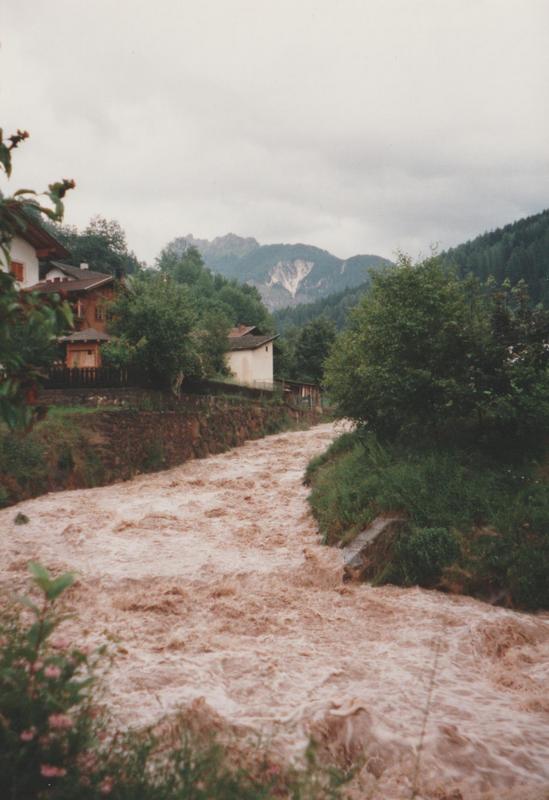 Die Folgen des Wetters; Villnöß Bach in Pitzak.