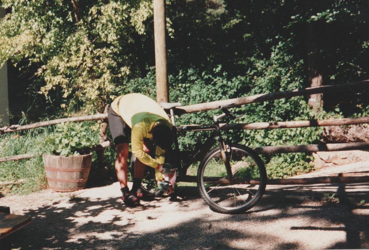 Bike reinigen am Lago Santo (1194&nbsp;m).