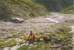 Pause am Bach bei der Abfahrt vom Fimberpass