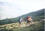 Alexander und ich beim Schieben hinauf zum Fimberpass
