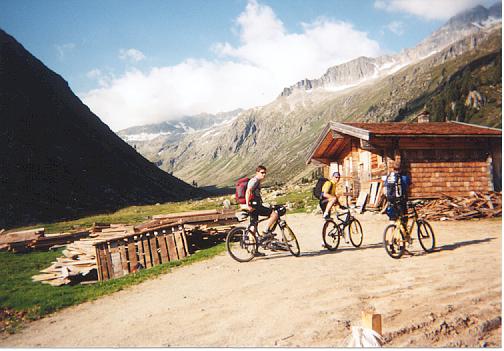 Ende des Fahrweges zum Krimmler Tauern an der Windbach Alm Ende des Fahrweges zum Krimmler Tauern an der Windbach Alm