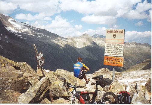 Auf dem Alpenhauptkamm am Krimmler Tauern (2633 m) (1) Auf dem Alpenhauptkamm am Krimmler Tauern (2633 m) (1)