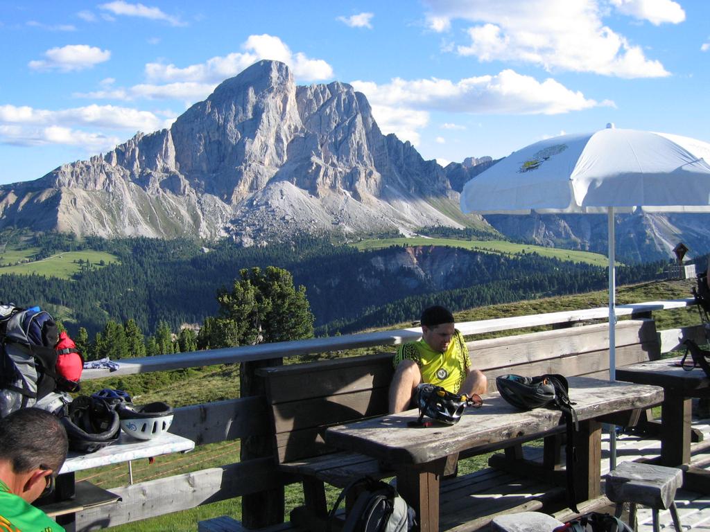 Peitlerkofel vor der Terrasse der Maurer Berghütte