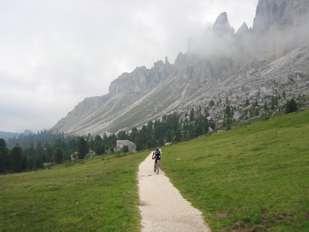 Trail unterhalb des Peitlerkofel