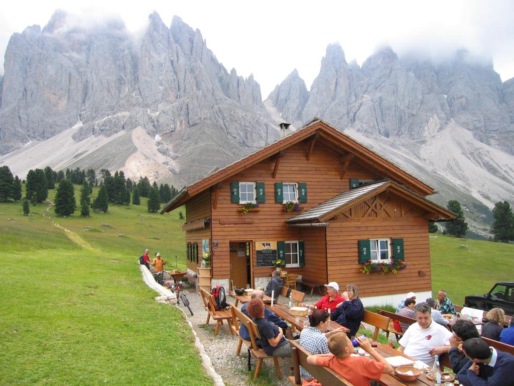 Neue Gschnargenhardt Alm (1996m) Neue Gschnargenhardt Alm (1996m)