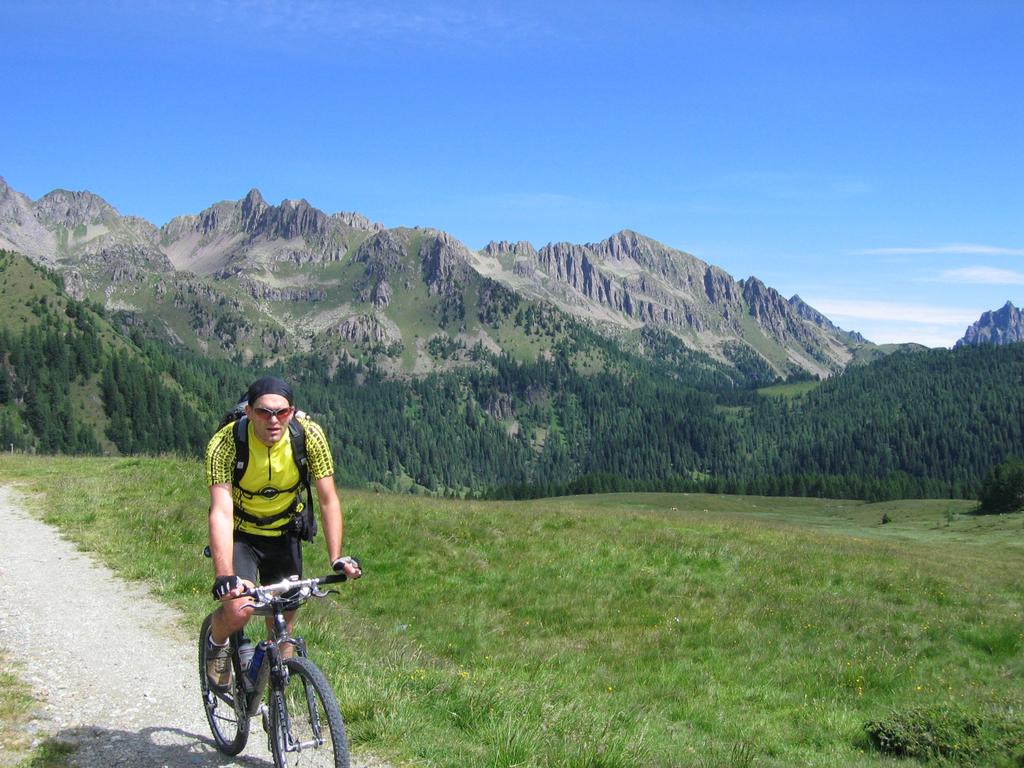 Anfahrt zum Passo Cinque Croci (2018m)