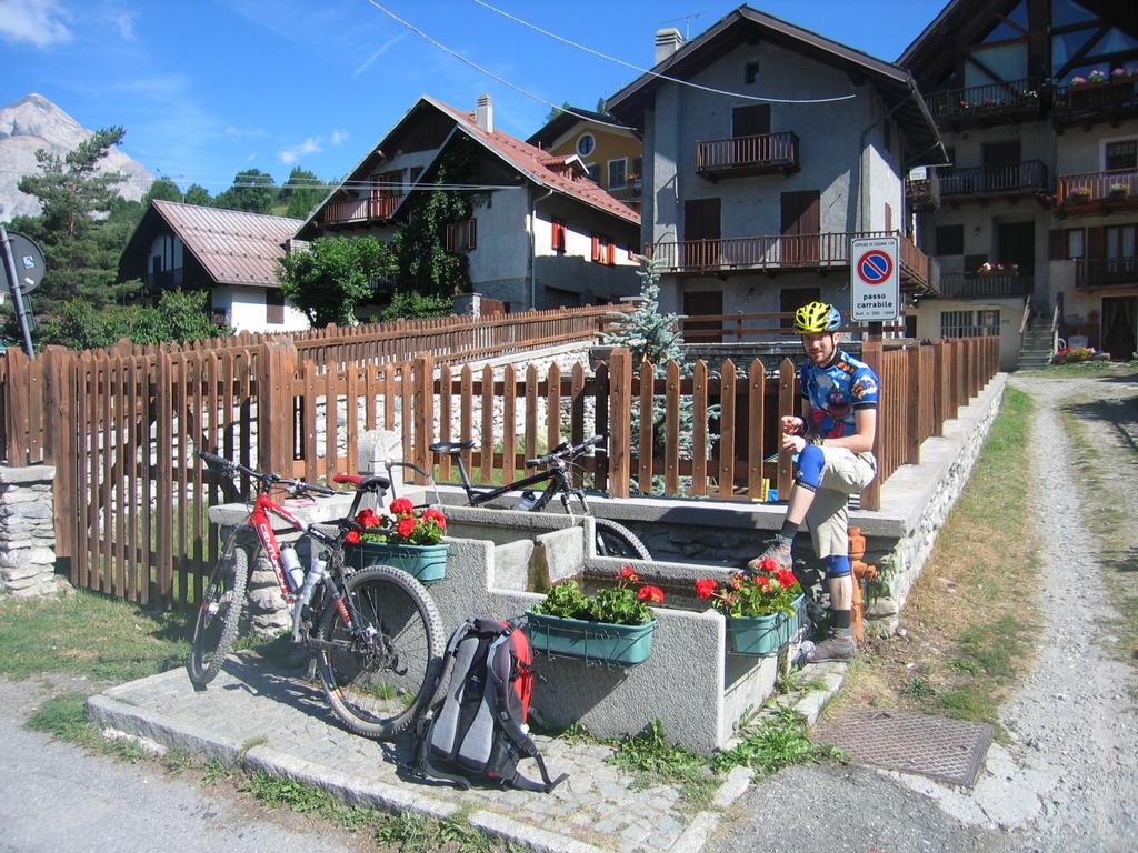Frühstück in Bousson (1419m) Frühstück in Bousson (1419m)