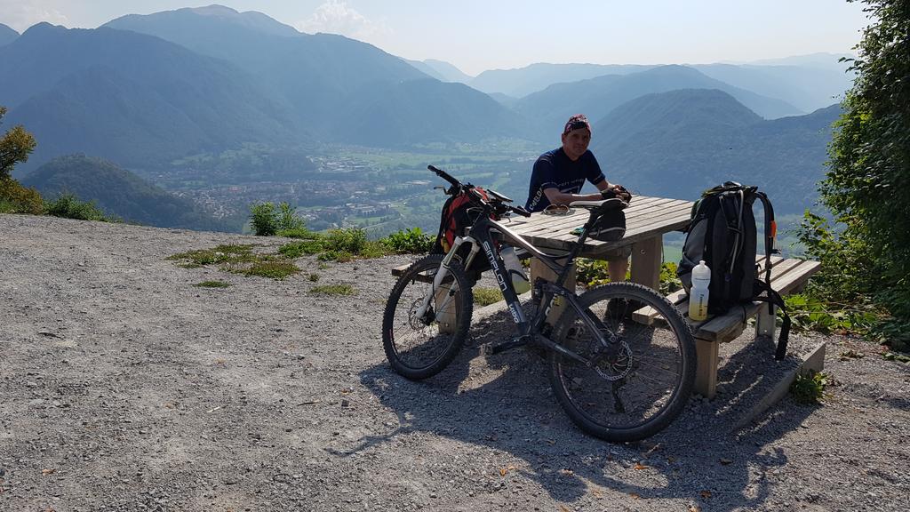 Blick ins Tolminer Becken beim Aufstieg zum Grenzkamm