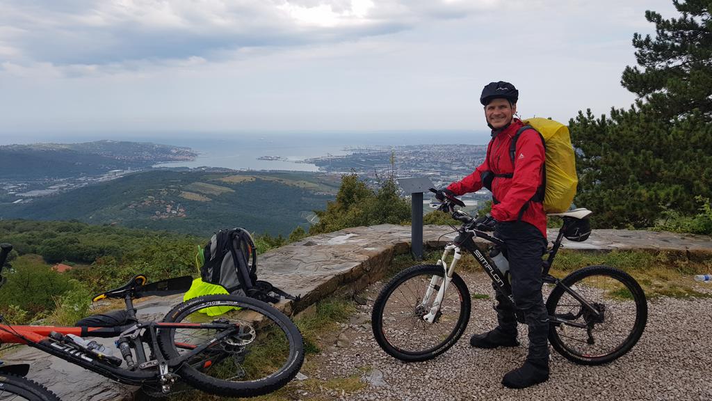 Socerb (420m) mit Blick auf Triest Socerb (420m) mit Blick auf Triest